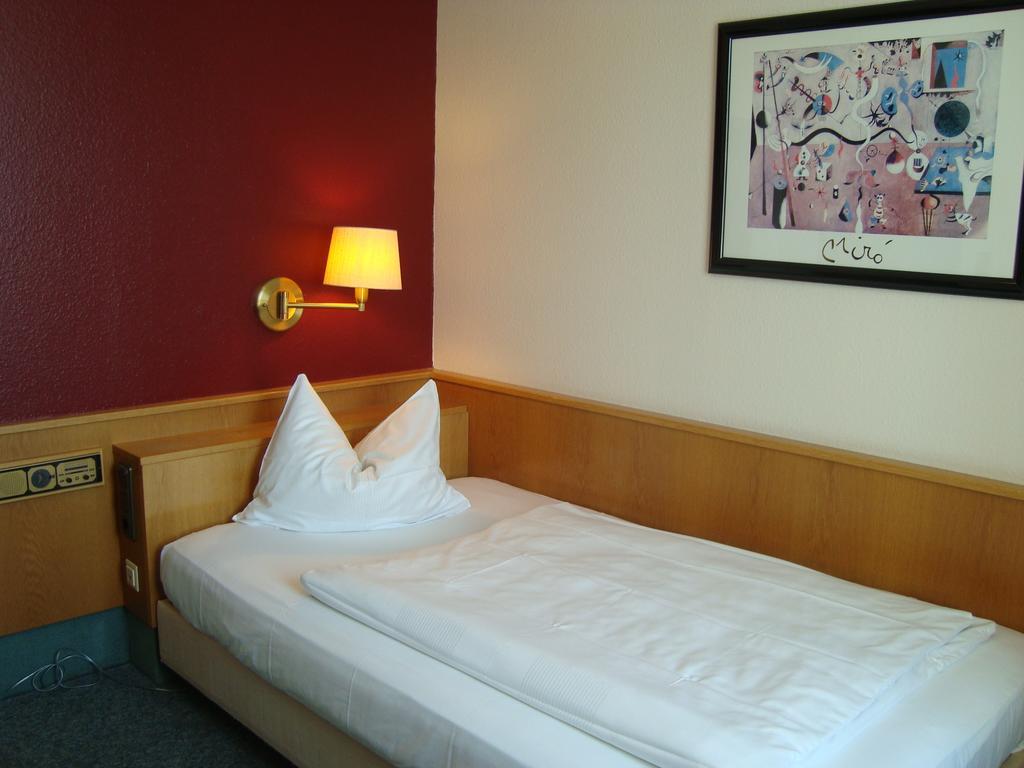 Hotel-Restaurant Handelshof Dortmund Room photo