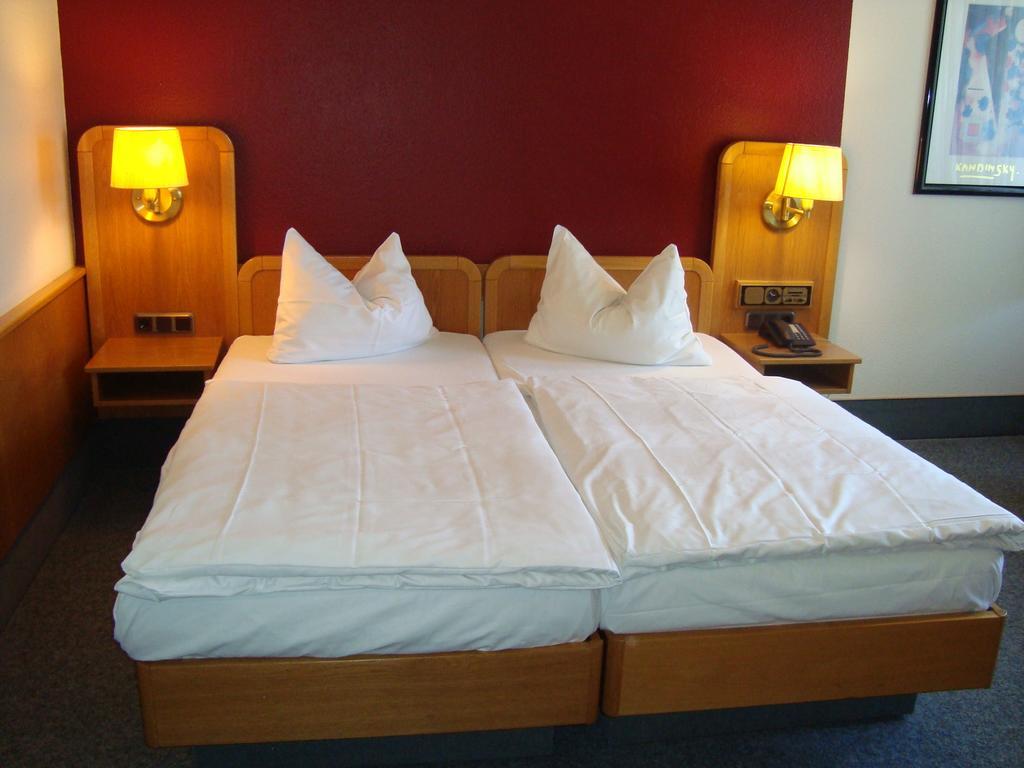 Hotel-Restaurant Handelshof Dortmund Room photo